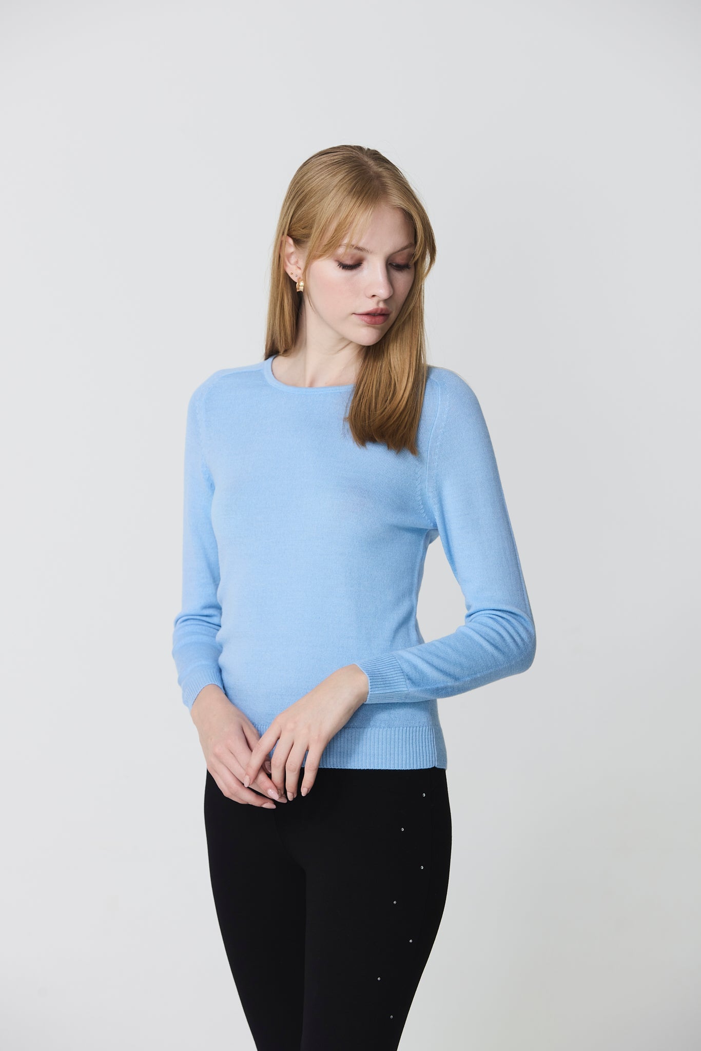 Round neck sweater