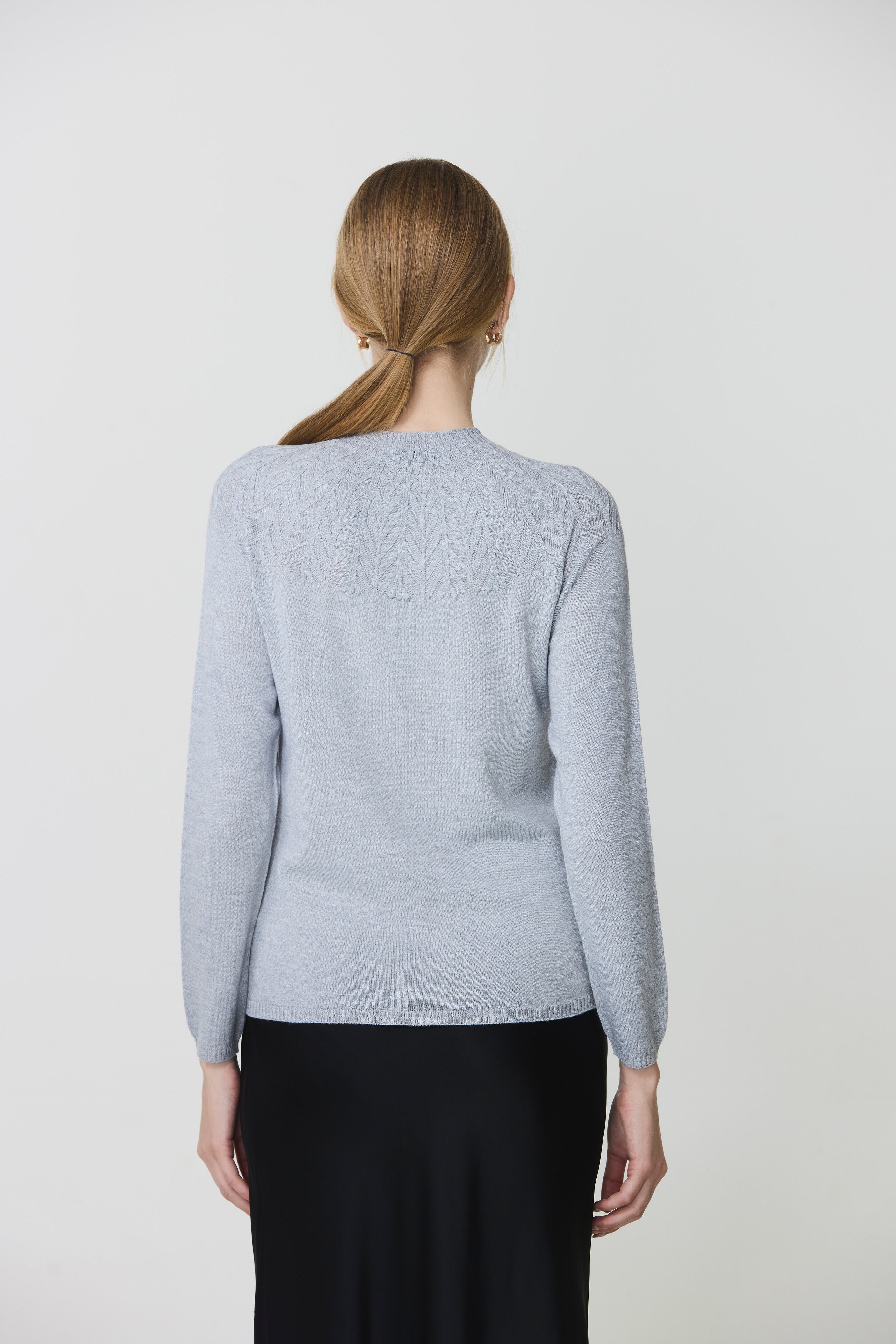 Round neck sweater