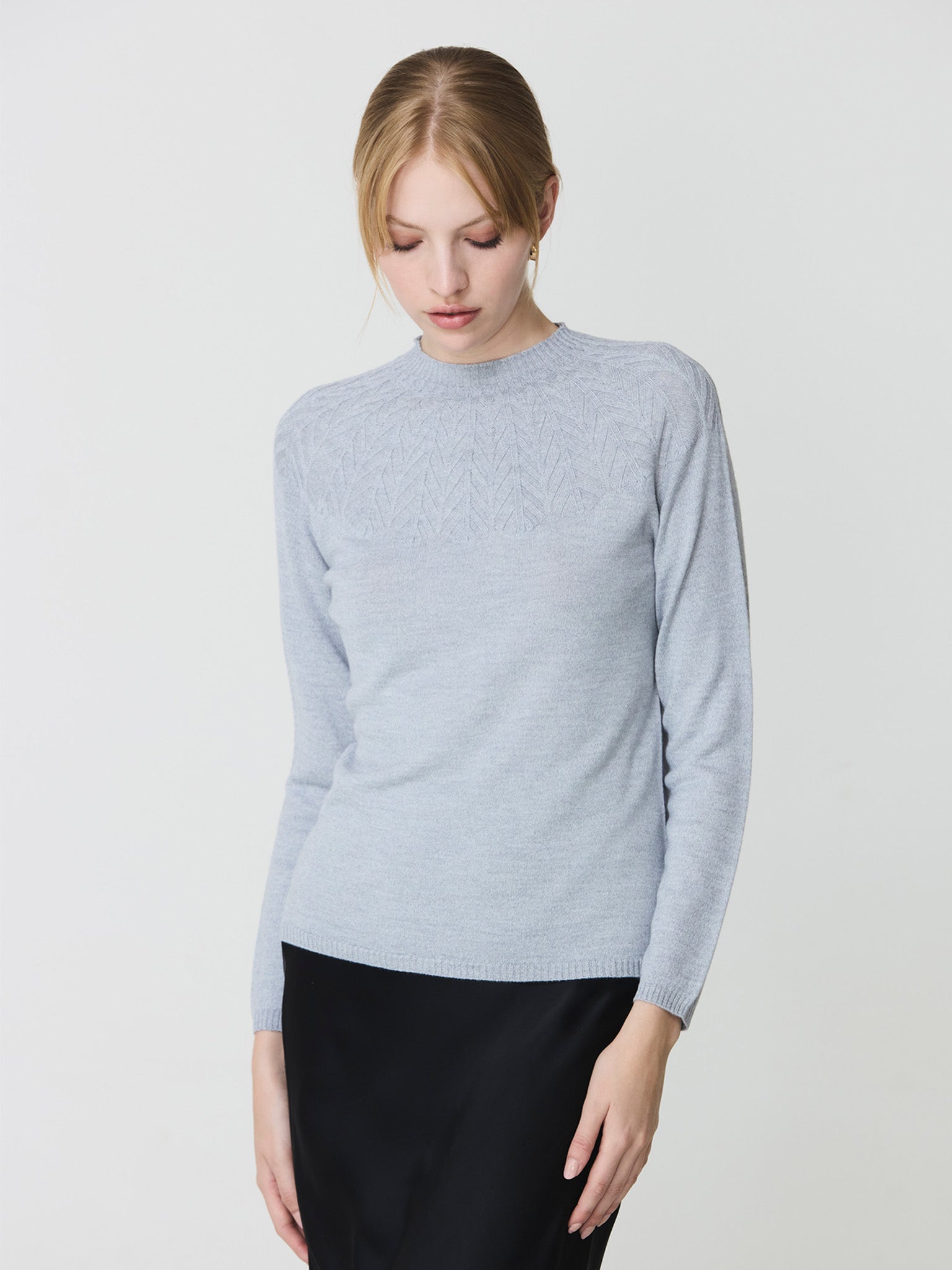 Round neck sweater