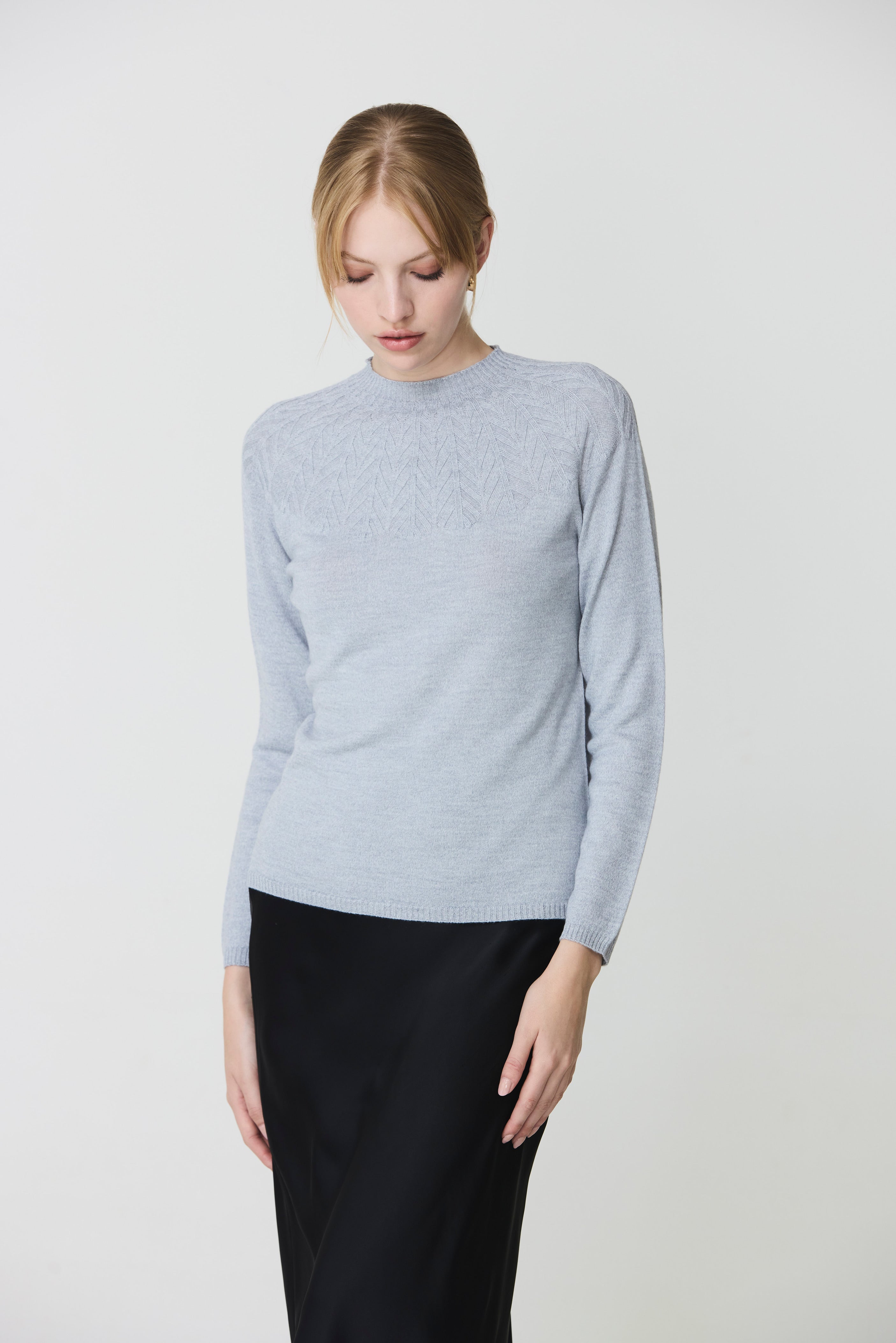 Round neck sweater