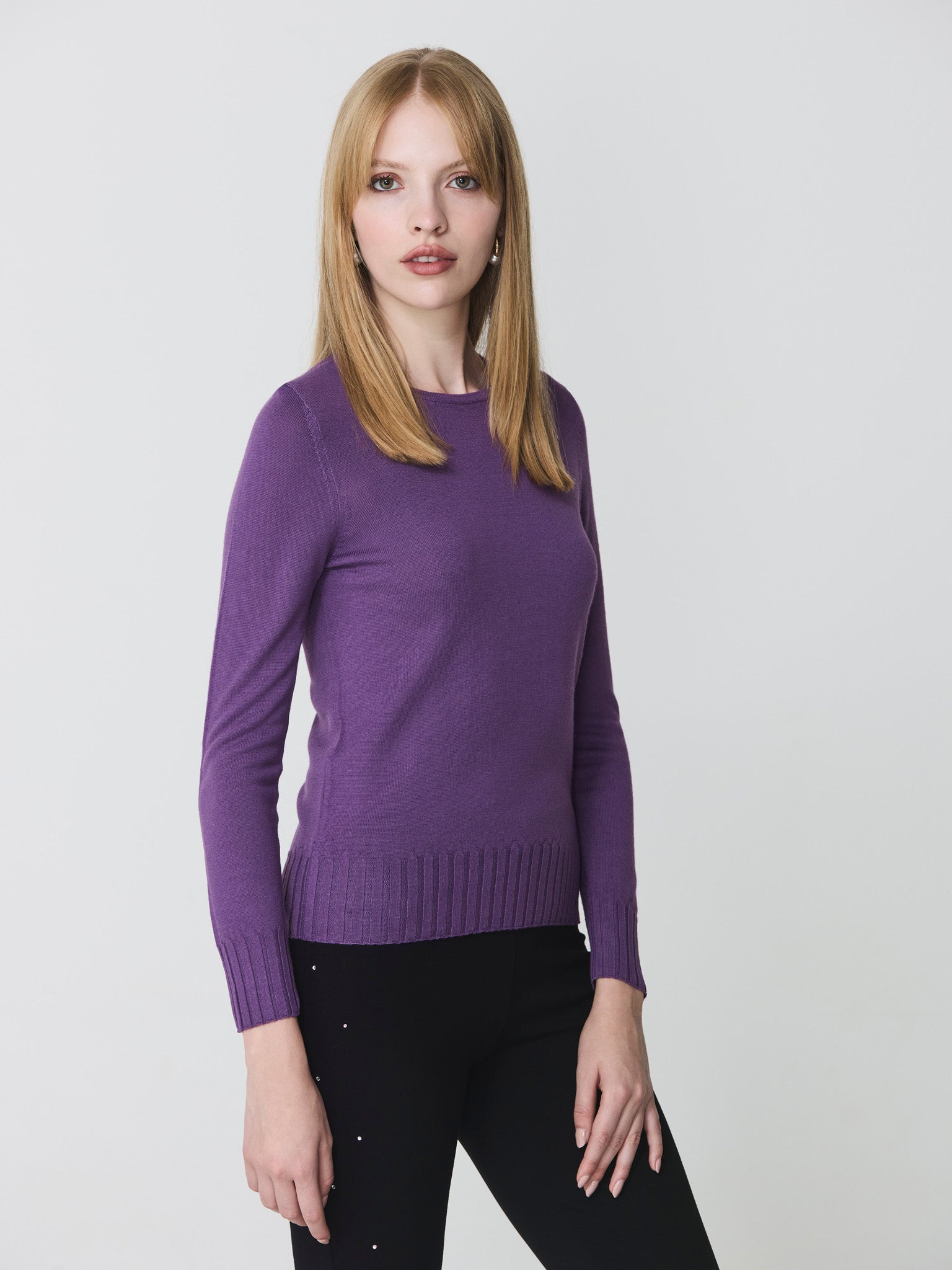 Round neck sweater