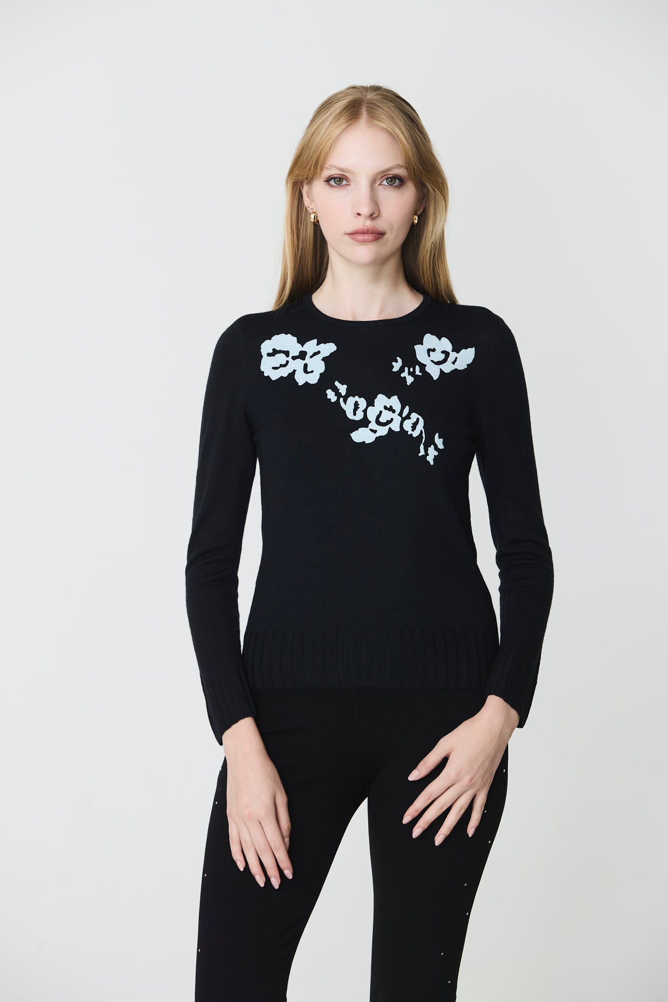 Round neck sweater