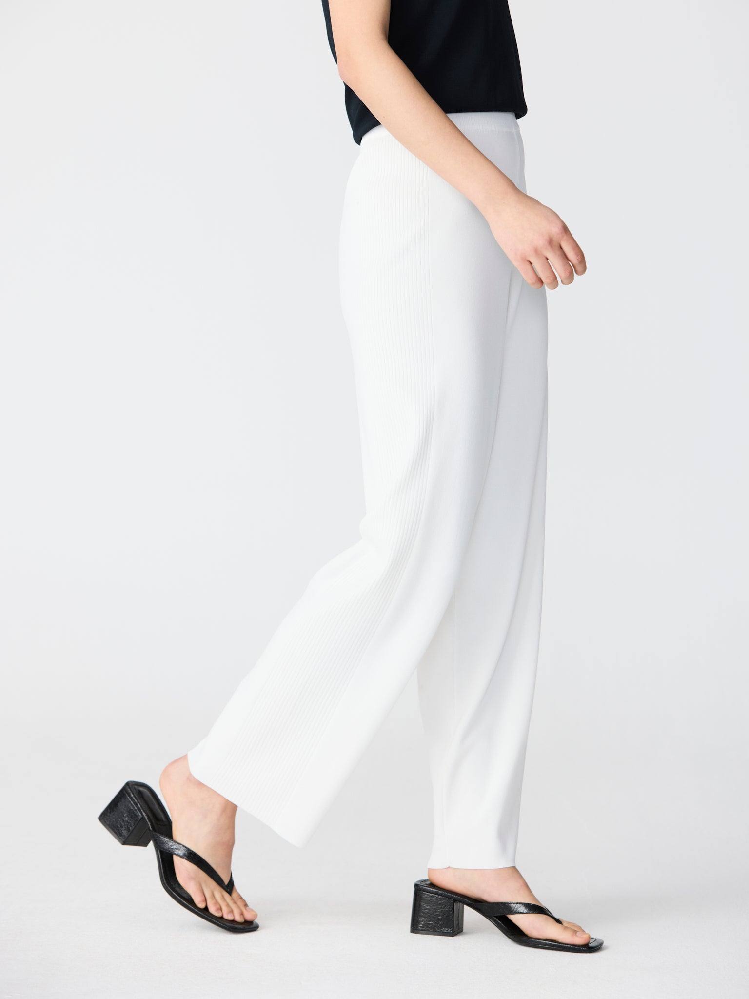 Trousers with rib detail on the side