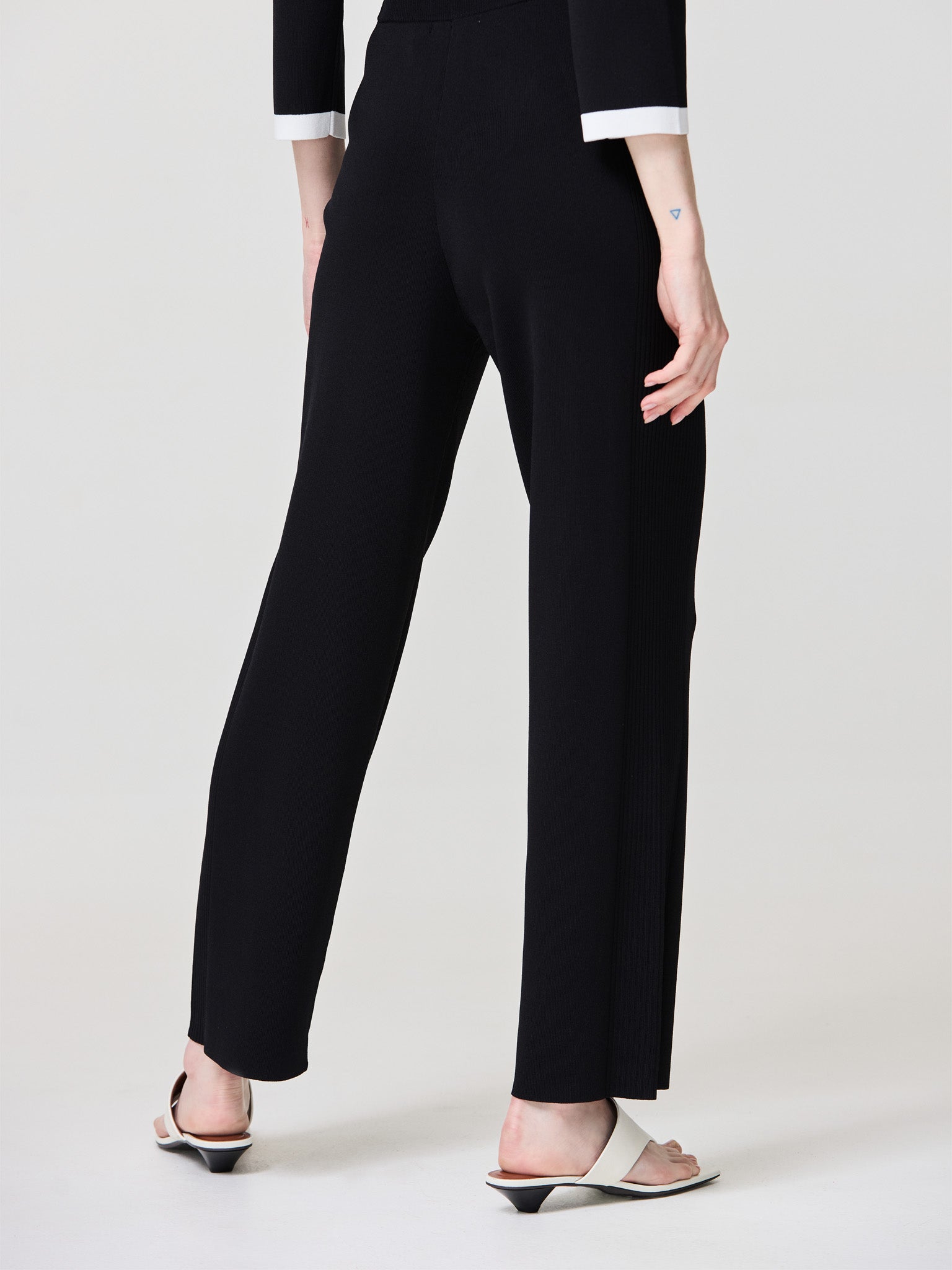 Trousers with rib detail on the side