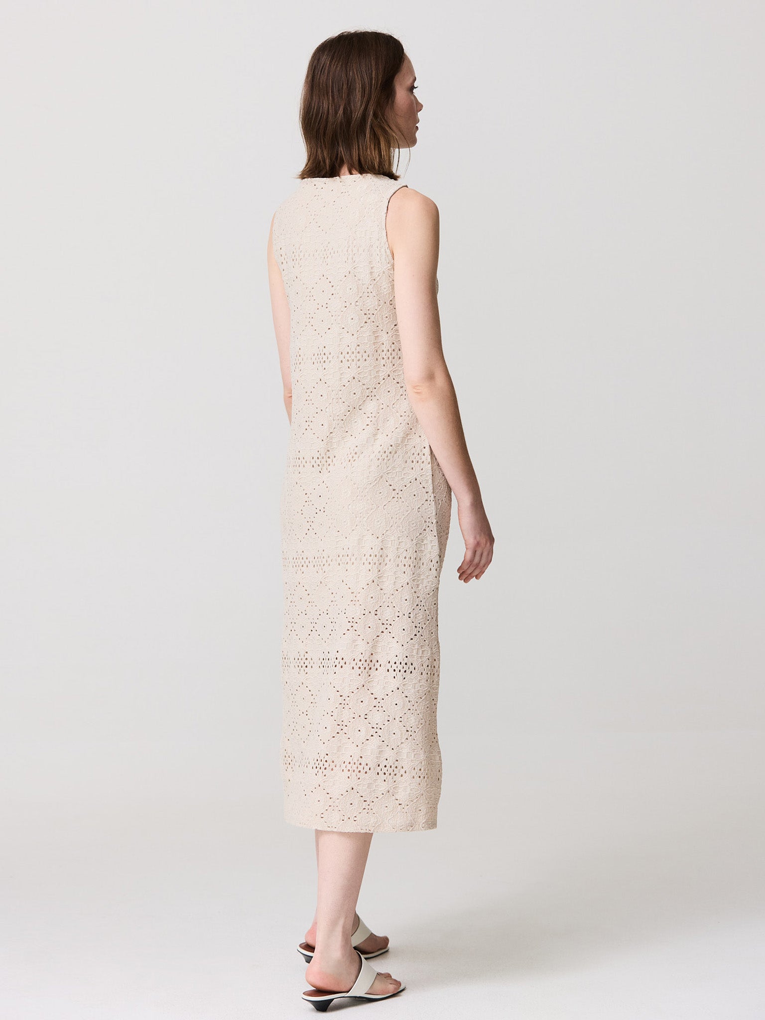 Textured dress with open round neck and sleeveless