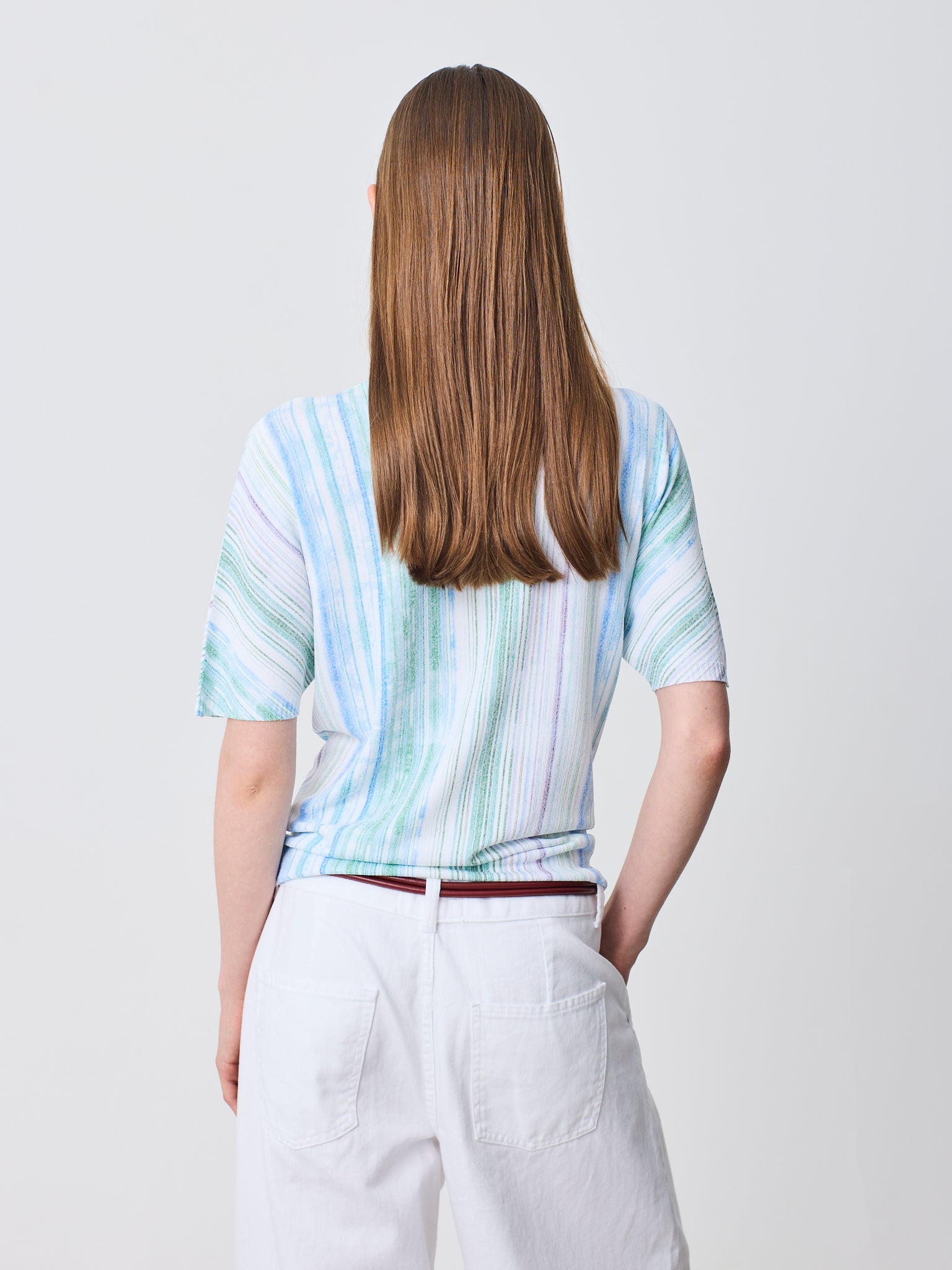 Jersey cuello pico estampado de rayas verticales
