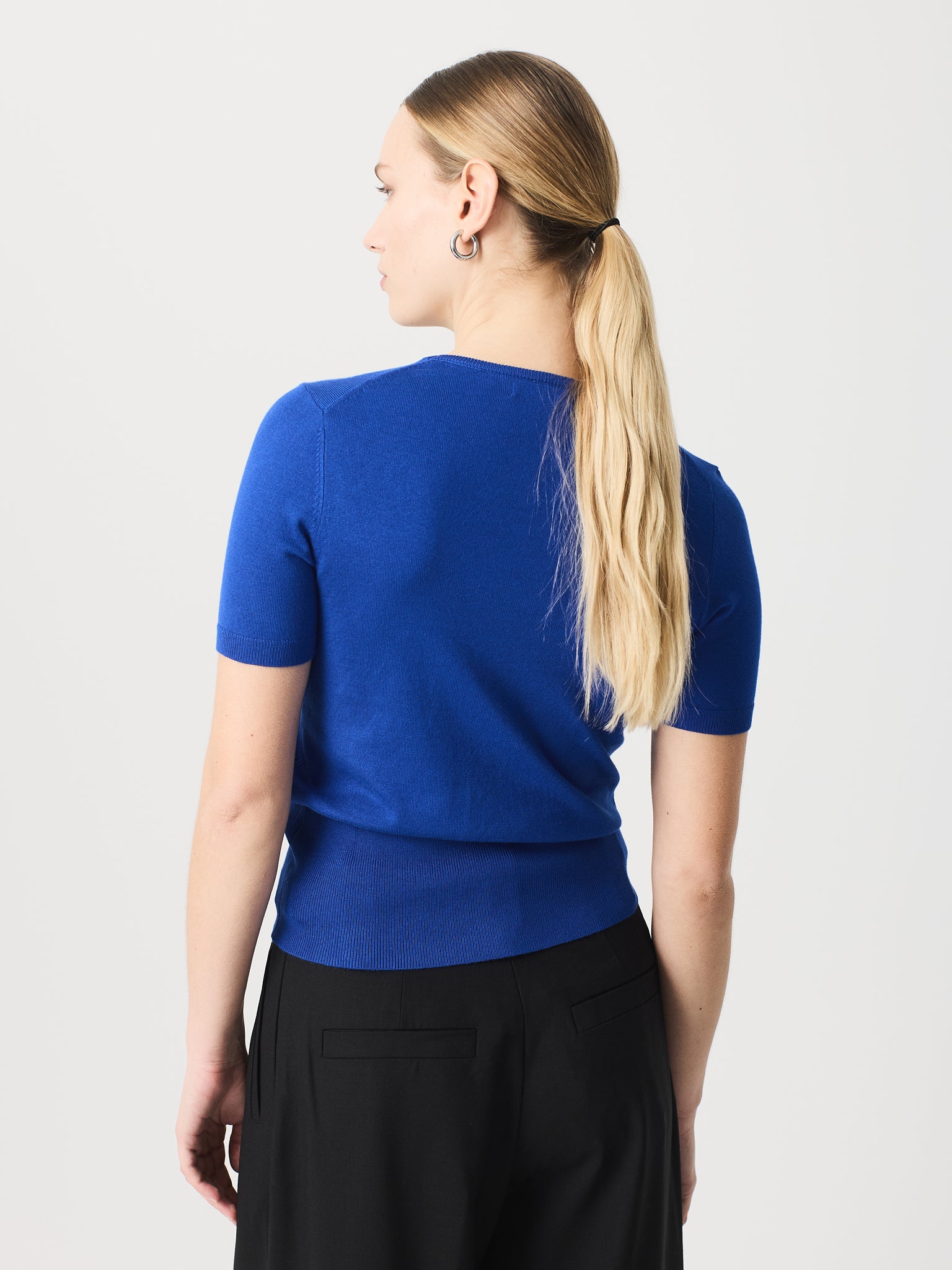 Twinset con canalé ancho en los bajos