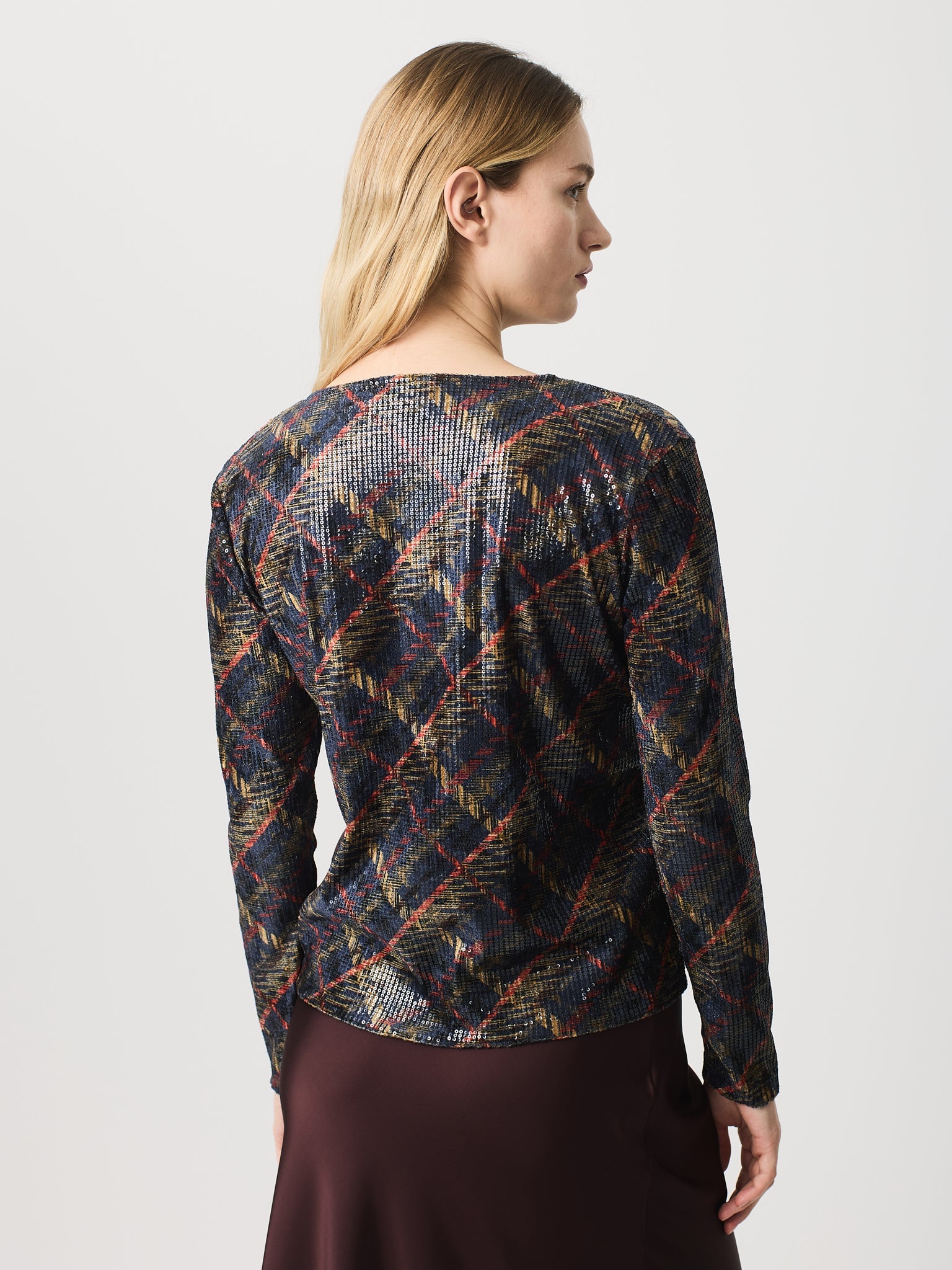 Camiseta de lentejuelas cuello caja