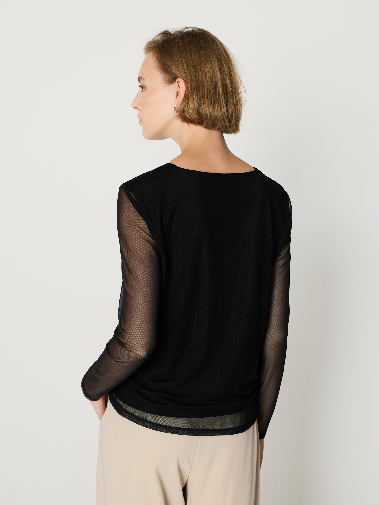Camiseta lisa de tul y cuello redondo