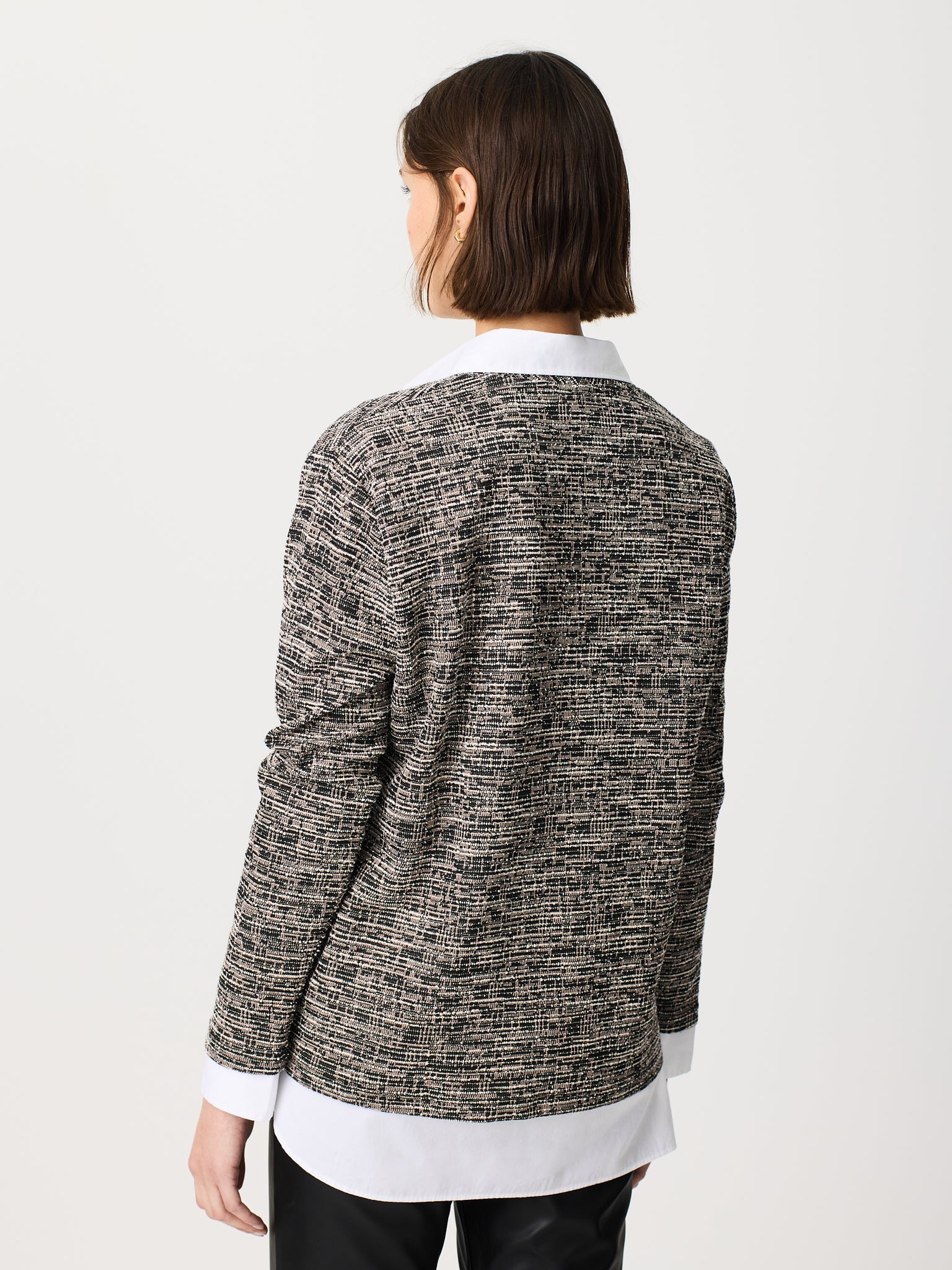 Camiseta cuello pico con jacquard