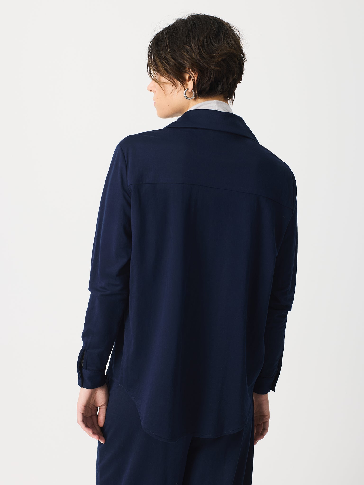 Camisa con manga montada