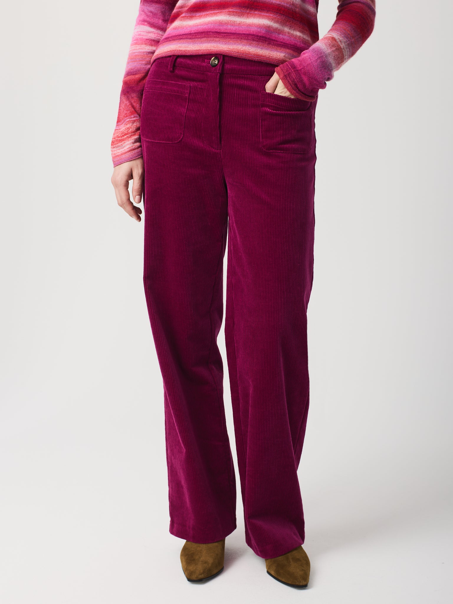 Pantalón recto con bolsillos delanteros