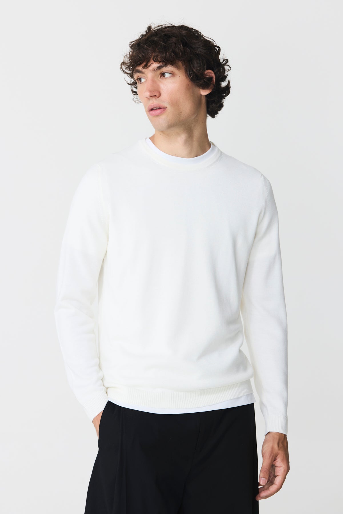 Round neck sweater